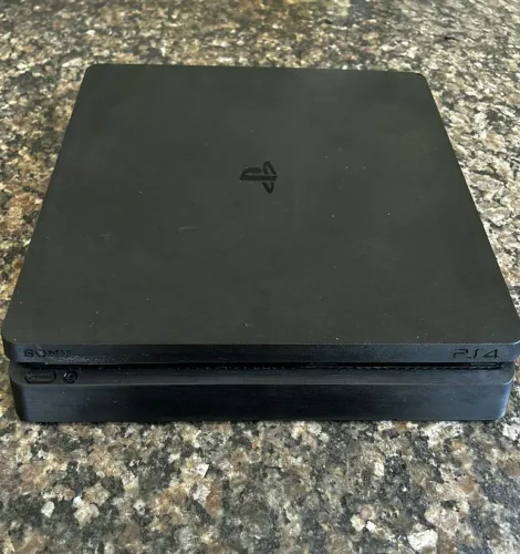 Vende-se PS4 Slim