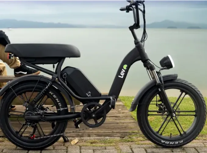 Bicicleta Lev Cruiser C na caixa 