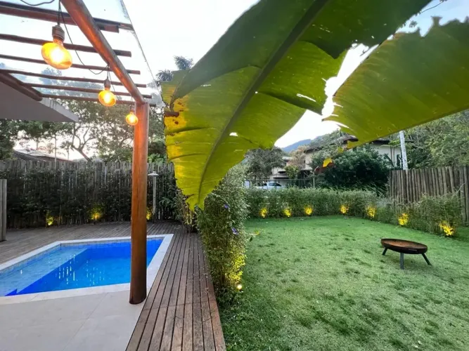 Casa de condomínio para venda tem 126 metros quadrados com 3 quartos
