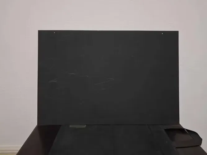 Quadro de avisos em metal