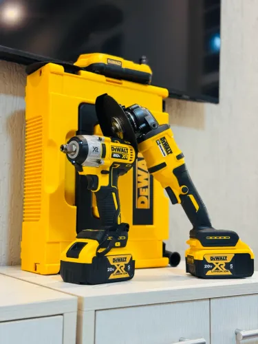 kit Dewalt chave de impacto 20v XR + esmilhadeira 20v XR sem fio