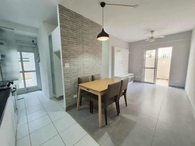 Apartamento para aluguel tem 100 metros quadrados com 3 quartos em Campo Comprido - Curiti