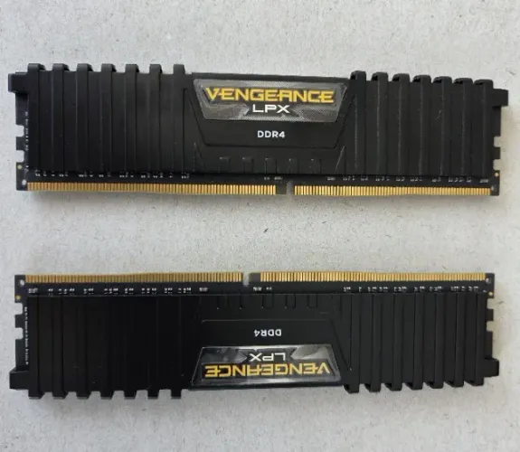 Memória RAM Corsair Vengeance LPX, 16GB (2x 8GB), 3200MHz, DDR4, CL16 (CMK8GX4M1E3200C16)