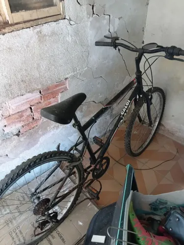 Duas bicicletas paradas com alguns problemas as duas 300 reais ou oferta