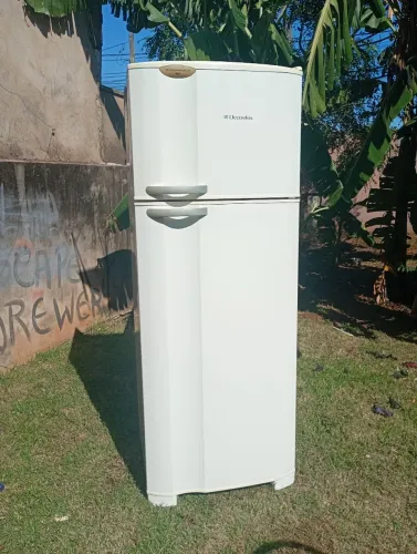 Vendo geladeira Electrolux 470 litros 