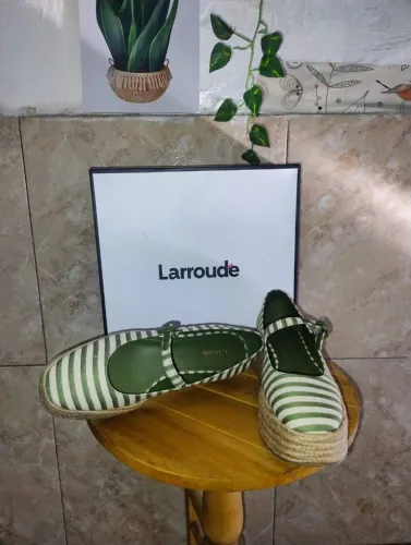Sandália Larroude plataforma 36