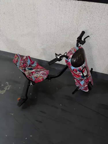 Triciclo elétrico infantil