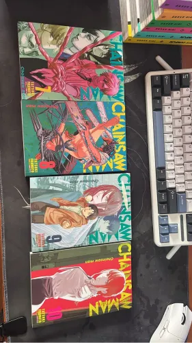 Mangá chainsaw man em excelente estado (volumes 1-10 mais volume 13)