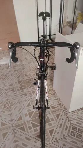 Bike Speed KHS Flite 500 - Quadro Alumínio/Carbono - Shimano Tiagra 20v