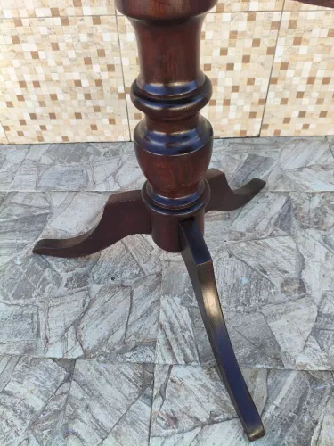 Pé artesanal de madeira maciça