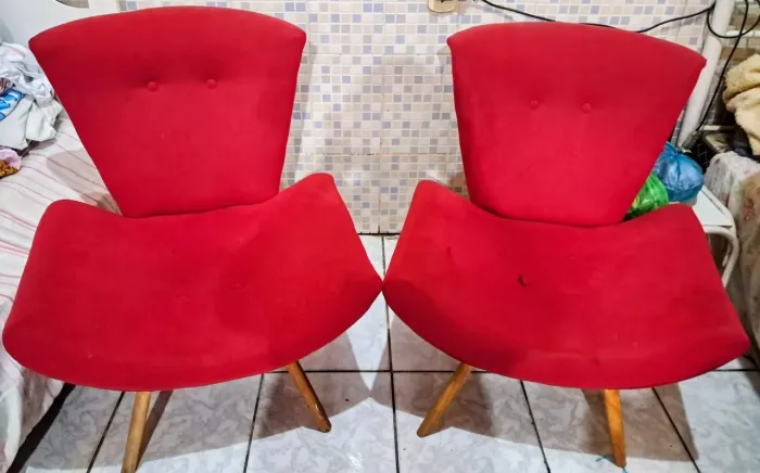 VENDO 2 POLTRONAS CONSERVADAS. AS 2 POR R$:189,99 ACEITO PROPOSTA NO VALOR.