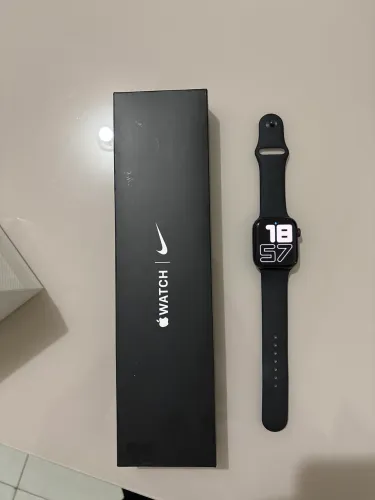 Apple Watch SE 44mm GPS Alumínio