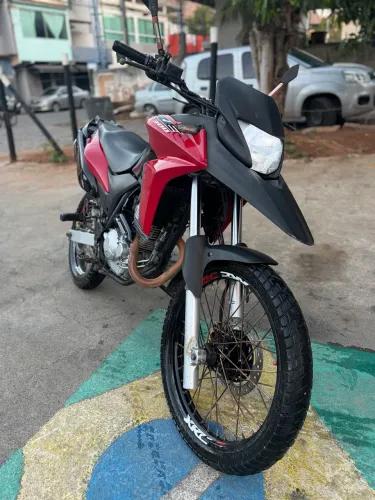XRE 300 vermelha