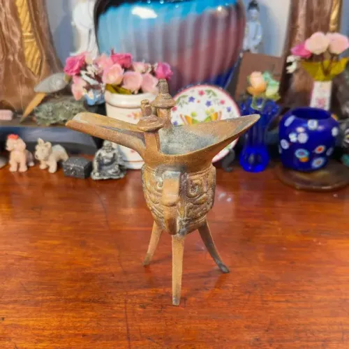 Cálice Ritualístico Chinês Jue em Bronze.