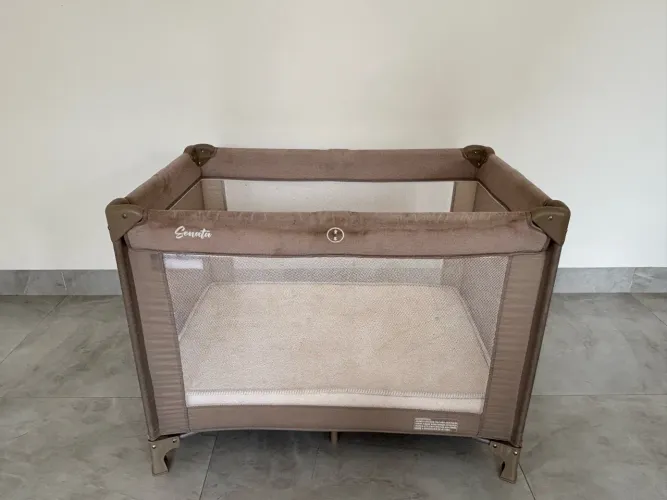 Berço portátil com colchão