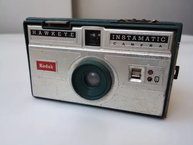 Câmera Fotográfica KODAK Instamatic Hawkeye 1960/70 Peça Vintage Rara