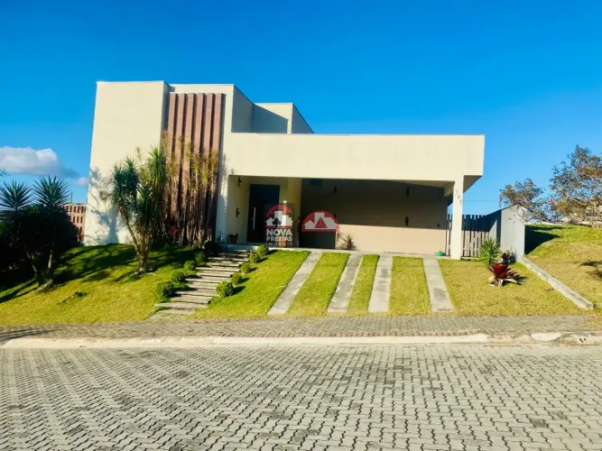 Casa à Venda no Condomínio Ecopark Bourbon em Caçapava