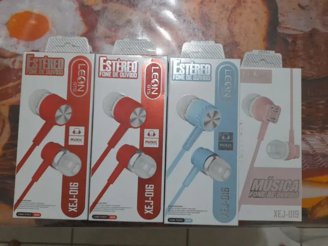 Fone de ouvido, intra-auricular. De conexão P2 [Leia a descrição]