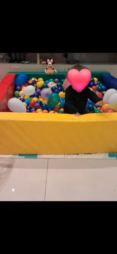 Piscina de bolinhas de espuma