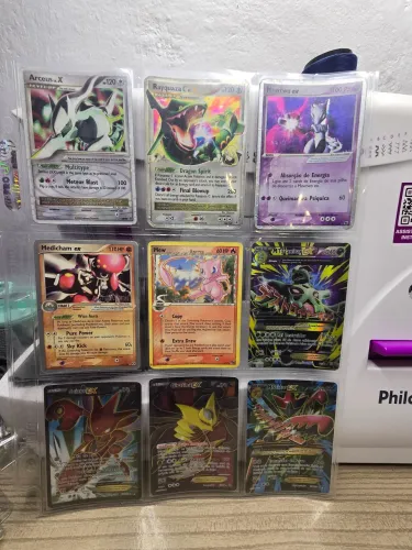 Coleção de Cartas Pokémon Antigas e Mais Novas