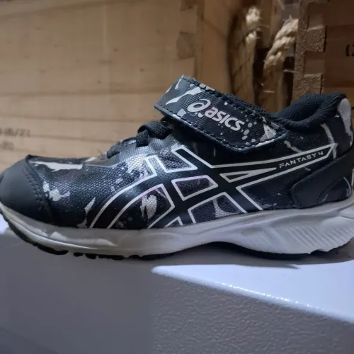 Asics fantasy 4 infantil tamanho 26 usado excelente.