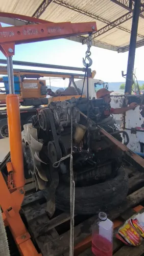 Vende-se motor completo 4.0 V6 a gasolina da Ford Ranger STX, ano 1995.