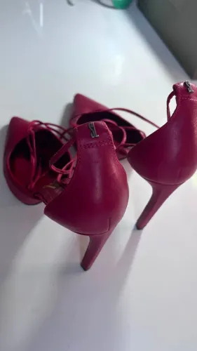 SCARPIN SANTA LOLLA VERMELHO NÚMERO 39/40 SALTO AGULHA FINO