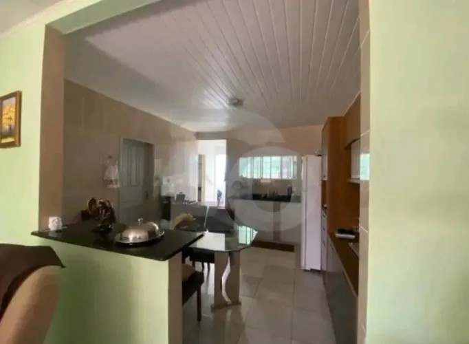 Casa no Conjunto Orlando Dantas com Sala Ampla, Quintal e 3 Quartos