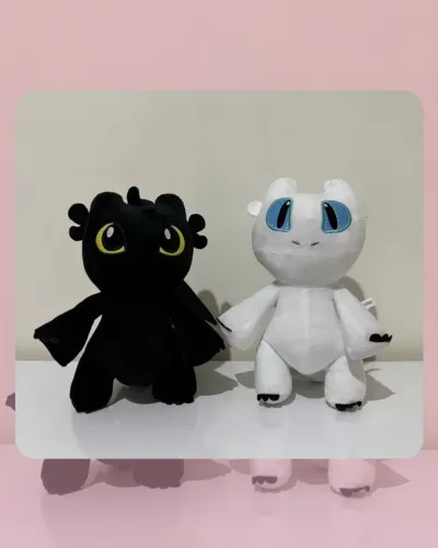 Vende-se pelúcias Banguela e Fúria da Luz de Como Treinar o Seu Dragão