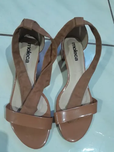 2 sandalias por 100 ou 50,00 cada