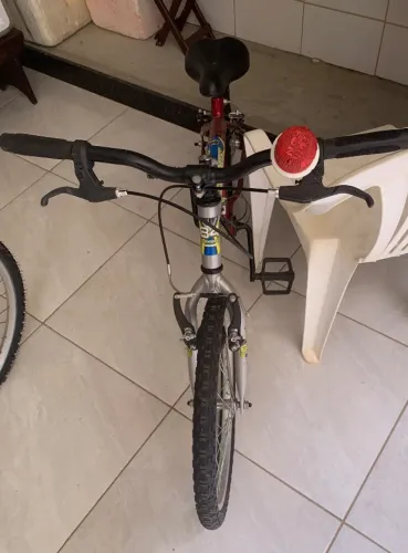Bicicleta infantil semi nova, pouco uso aro 16