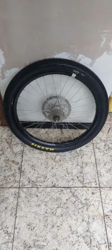 Roda Traseira Vmaxx com pneu Maxxis