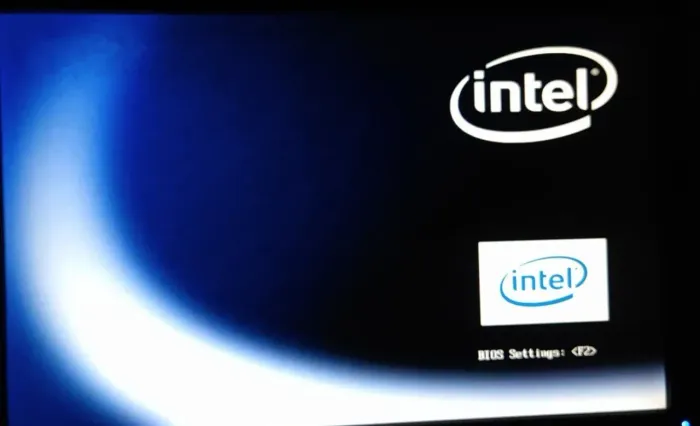 Vendo placa mãe Intel PRG3110H<br>Ddr 2 com 2GB de memória<br>