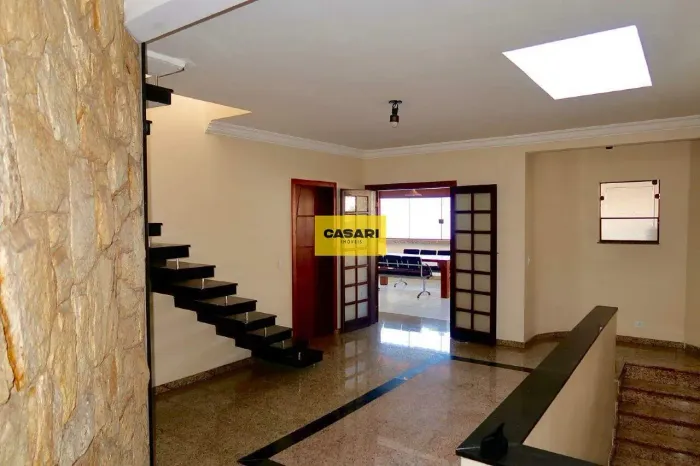 Imóvel Exclusivo com 700m² Residencial e Comercial à Venda em Avenida de Grande Fluxo no U
