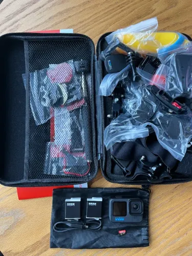 GoPro HERO11 Black Impecável + 2 Baterias Enduro + MicroSD 256GB + Kit 54 em 1