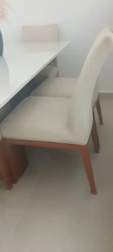 MESA COM SEIS CADEIRAS
