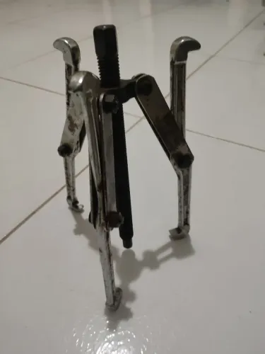 Saca polia 3 garras 230 mm Drop Forged