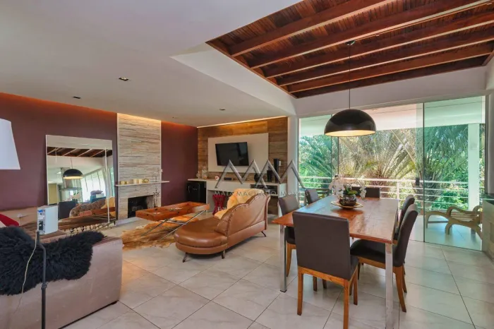 Casa à Venda ou Locaçao no Condomínio Vila do Ouro | 4 Quartos - 380 m²