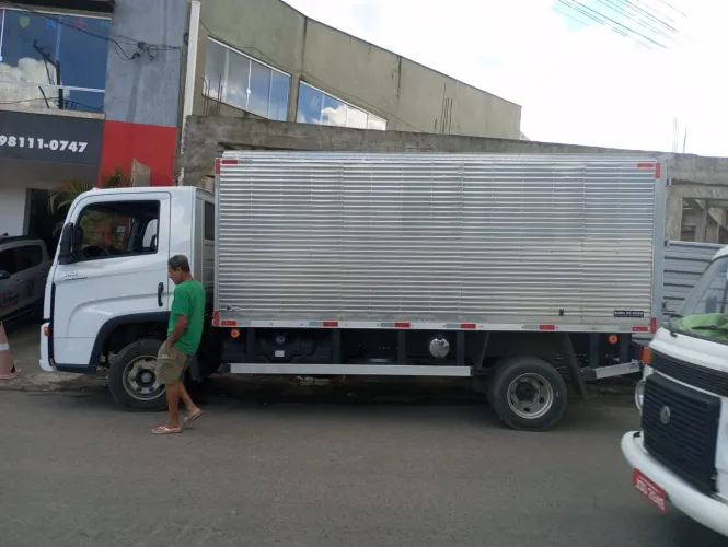 Vende-se ou troca Baú de Caminhão