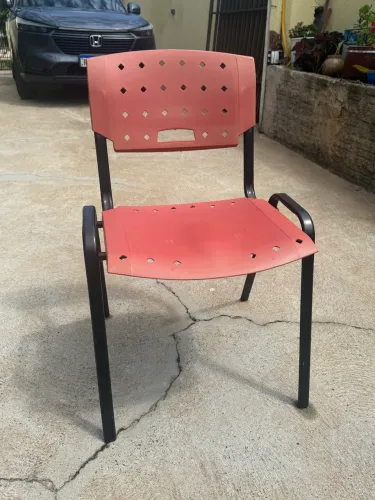 Cadeira Vermelha - Estrutura Reforçada