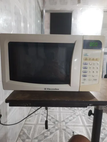 Microondas electrolux ME18s 17L 127v, branco, (SEM PRATO)