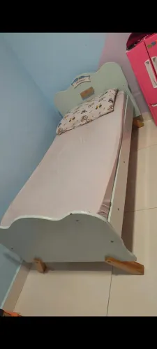 Cama infantil com colchão 