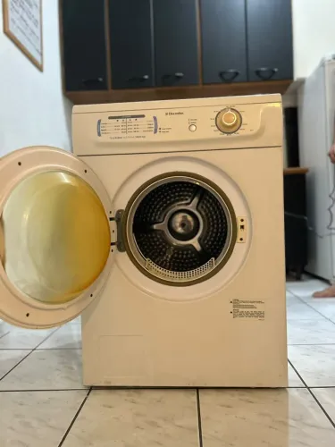 SECADORA DE ROUPAS ELECTROLUX STR10 10 KG 220 V