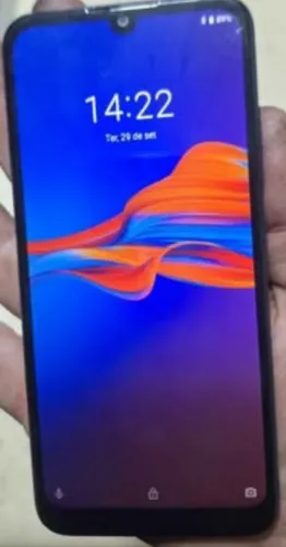 Celular moto E6s acompanha carregador