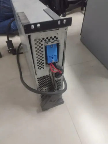 Nobreak APC Smart-UPS 3000VA Rack/Torre - Profissional - Completo