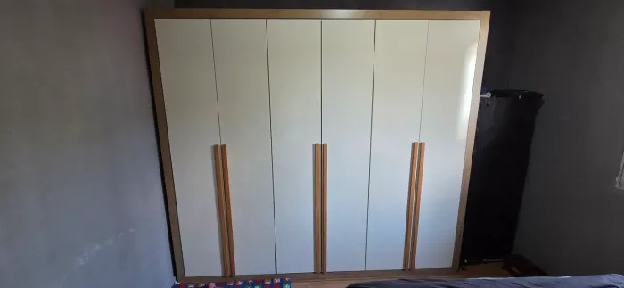 Guarda-roupa de 6 portas novíssimo. Comprado a menos de 4 meses<br>Montado apenas uma vez
