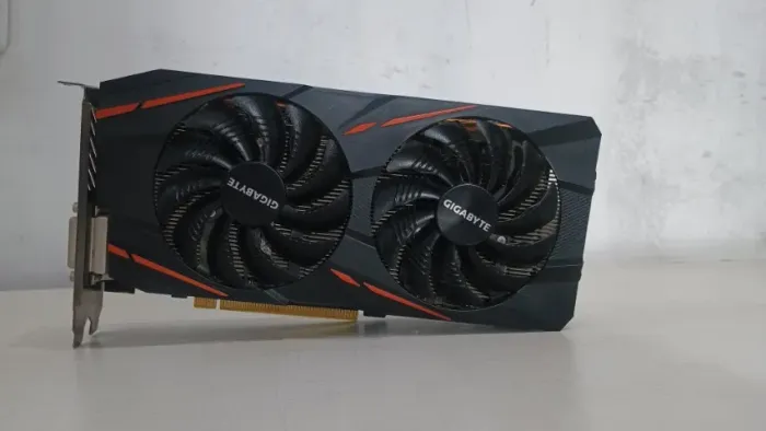 Placa de Vídeo Gigabyte AMD Radeon RX 570 4GB GDDR5 - Excelente Estado