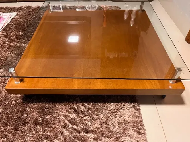 Mesa de Centro semi nova, em otimo estado de conservação