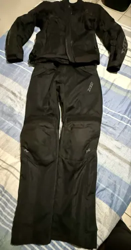 Conjunto Jaqueta e Calça X11 