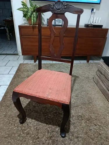 Cadeira Antiga de Madeira Maciça para restauro
